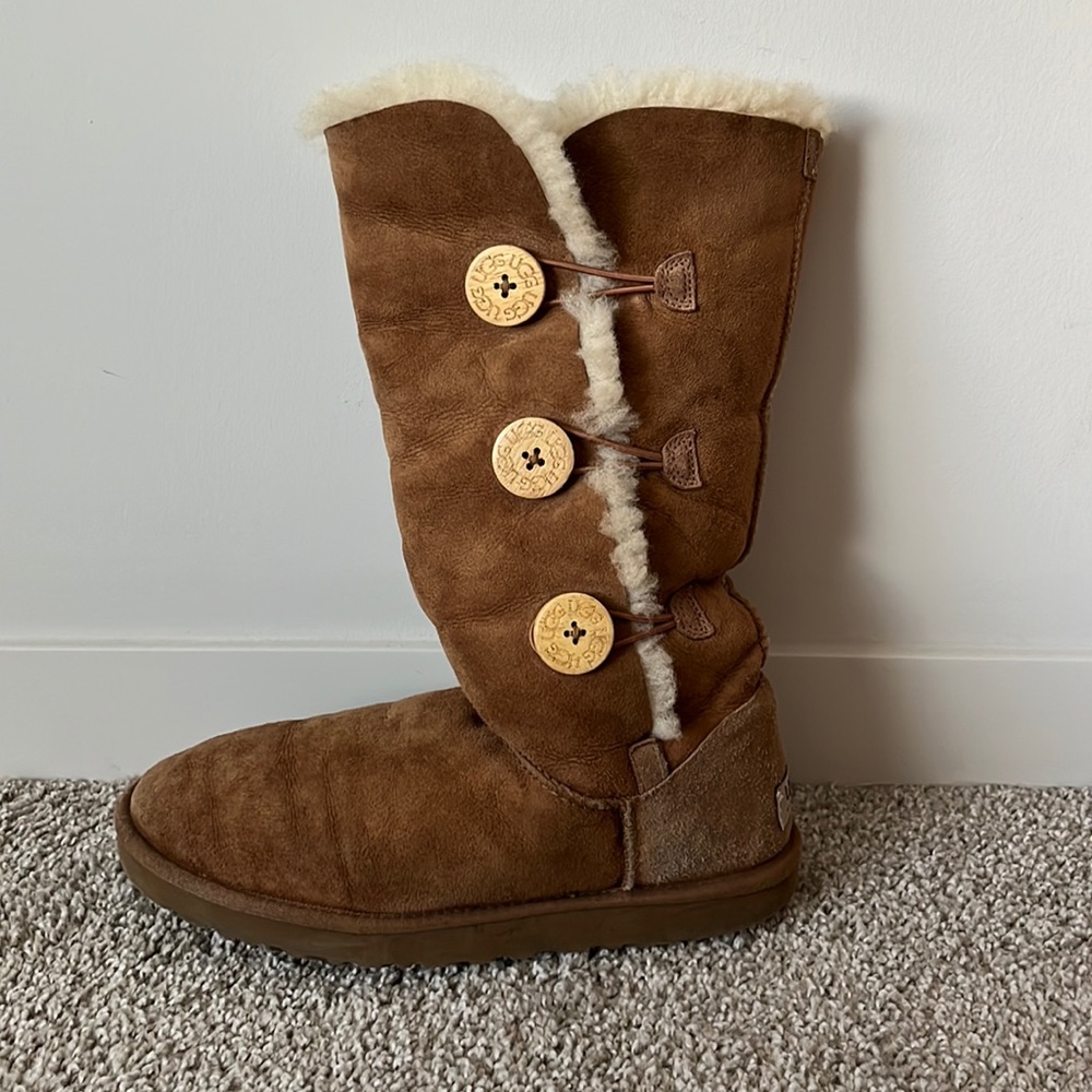 UGG BUTTON UP BOOTS ❄️